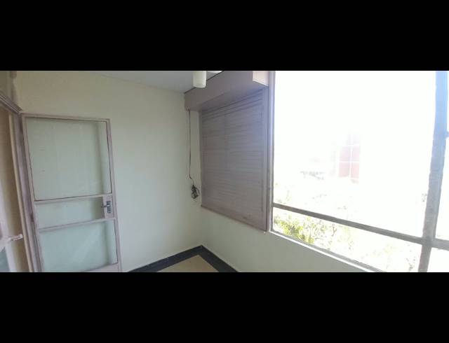1.5 BEDROOM FLAT FOR SALE IN ESSENWOOD